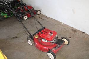 lot 566 image: Toro Recycler 20007 Gas Push Mower 22