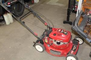 lot 569 image: Toro Recycler 20076 6.5hp Gas Push Mower 22