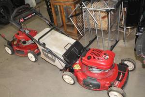 lot 570 image: Toro Recycler 6.5hp Gas Push Mower 22, Bag