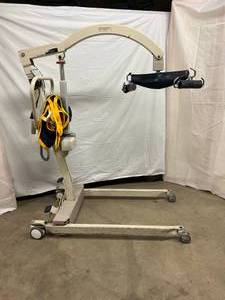 MSRP $3500 MEDCARE LIFT-N-WEIGH 475LB BATTERY POWERED PATIENT TRANSFER LIFT WITH SCALE &amp SLING - GREAT WORKING CONDITION SEE YOUTUBE TO SEE HOW THIS GREAT LIFT WORKS WITH THE SCALE