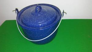 lot 517 image: Blue Enamelware Pot with Cover and Handle  Like New