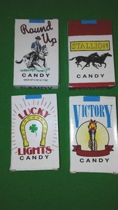lot 520 image: Vintage Candy Cigarette (4 packs)