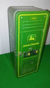 lot 523 image: John Deere Locker  Great