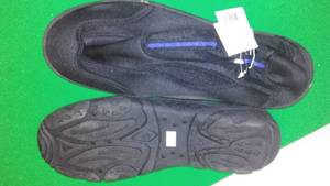 lot 534 image: Mens Water Shoes  NEW