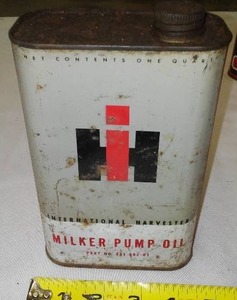 lot 565 image: Vintage I.H. International Harvester Lubricant Can
