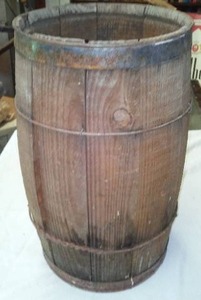 lot 571 image: Vintage Wood Barrel