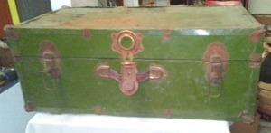 lot 572 image: Vintage Foot Locker  Metal.