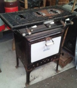 lot 586 image: Reliable 3 burner gas stove antique