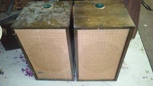 lot 589 image: Stereo Speaker (pr.)