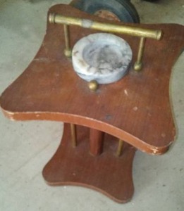 lot 609 image: Vintage Stand Ashtray, Marble