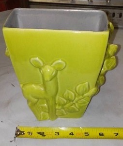 lot 610 image: Redwing Pottery Fabulous, No. 1120