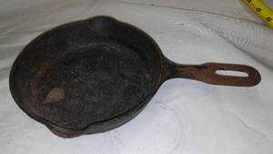 lot 613 image: Cast Skillet Frypan 6.5 in, 1031