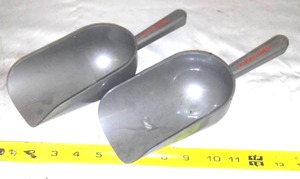 lot 640 image: Vintage Northwest Airlines Scoops (2) - Plastic
