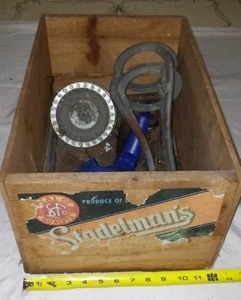 lot 652 image: Stadelmans Wood Crate  Contents