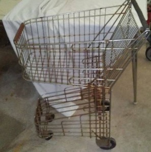 lot 662 image: Vintage Shopping Cart.