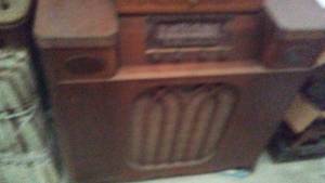 lot 678 image: Vintage Philco Floor Console Radio Phonograph Broadcast, Police, Short Wave