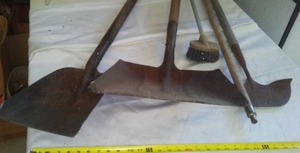 lot 694 image: Shovels and More
