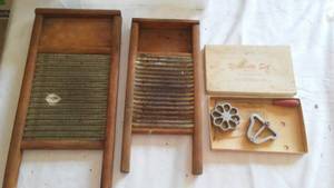 lot 724 image: Washboards (2) and Krollette Rosette Set