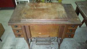 lot 733 image: Antique Sewing Machine and Cabinet. Treadle