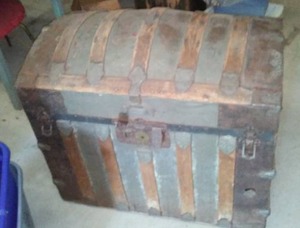 lot 737 image: Steamer Humpback Trunk