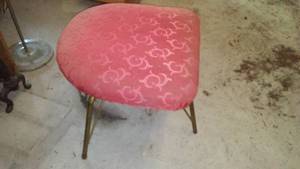lot 738 image: Vintage Spinning Stool or Ottoman.