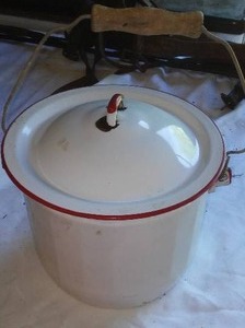 lot 745 image: Vintage Enamelware Pot and Cover