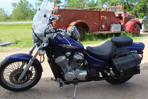 lot 4 image: 2003 Honda Shadow VLX Deluxe