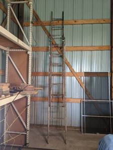 lot 167 image: 18 wooden extension ladder...