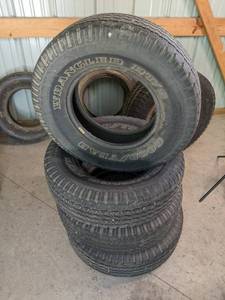 lot 186 image: Set of 4 Goodyear Wrangler RTS tir...