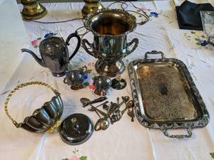 lot 196 image: Silver plated serving dishes and si...