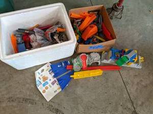 lot 260 image: Assorted games and toys...
