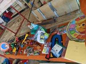 lot 261 image: Kids toys, Taz plate, cars, sticker...