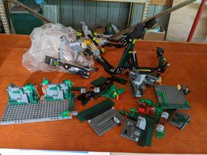 lot 263 image: Legos specialty kits...