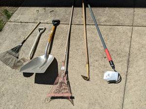 lot 271 image: Lot of outdoor tools...
