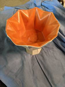 lot 220 image: Unique Redwing dish...