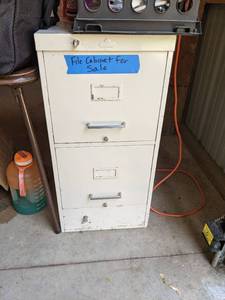 lot 228 image: Metal file cabinet 28.51530.5...