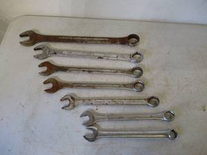 lot 27 image: Lot of Wrenches