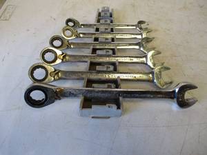 lot 29 image: Lot of Ratcheting Wrenches