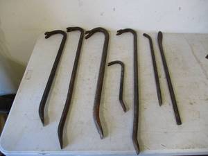 lot 48 image: Lot of Miscellaneous Crow Bars and Tire changing tools