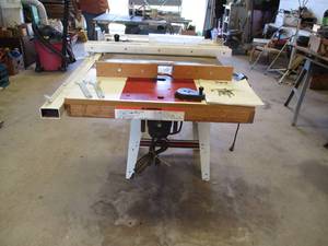 lot 90 image: Jet Equipment  JWTS-10JF, 1 12 HP Table Saw & Tools with Manual. Craftsman Router Table .