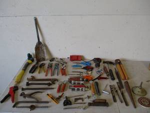 lot 105 image: Lot of Miscellaneous Tools