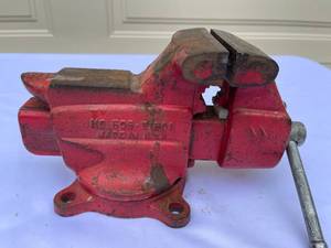 lot 61 image: Craftsman Bench Vise