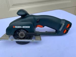 lot 66 image: Black and Decker  3&38th Inch Circular Rechargeable Saw Model VP600