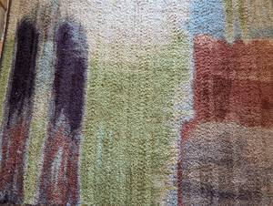 lot 8 image: Colorful Accent Rug