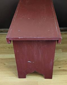 lot 10 image: Petite Painted Wood Bench