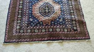 lot 15 image: Small Wool Accent Rug