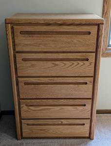 lot 31 image: Oak Dresser