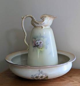lot 37 image: Vintage Painted Pitcher and Washbasin