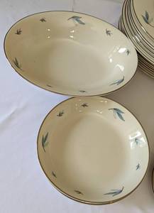 lot 79 image: Syracuse Celeste Dish Set