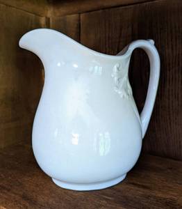 lot 84 image: Vintage Servingware